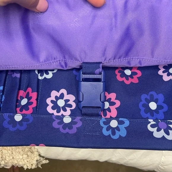 Vera Bradley Ellie Flowers Pattern Floral Messenger Bag - Picture 6 of 9